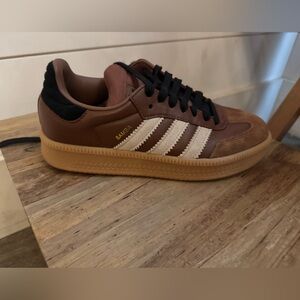 Samba XLG — men’s size 6.5, fit size 8 women.